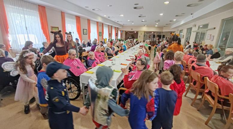 Pustno rajanje v Domu