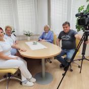 Zaposleni med snemanjem interne TV