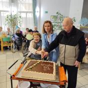 Stanovalce so obiskali otroci