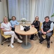 Zaposleni med snemanjem za interno TV