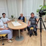 Zaposleni med snemanjem interne TV